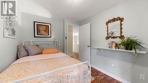 1854 Hyde Mill Crescent, Mississauga, ON - Indoor Photo Showing Bedroom