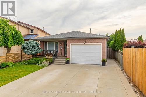 34 Regis Court, Hamilton, ON - Outdoor