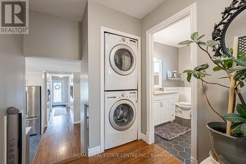34 Regis Court, Hamilton, ON - Indoor Photo Showing Laundry Room