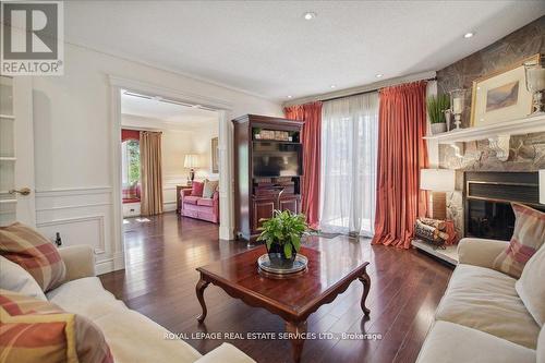 966 Silver Birch Trail, Mississauga, ON - Indoor Photo Showing Living Room With Fireplace