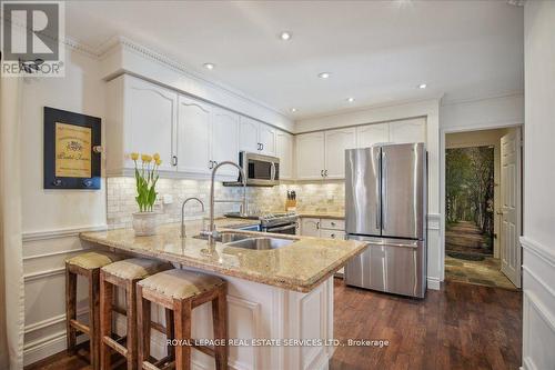 966 Silver Birch Trail, Mississauga, ON - Indoor Photo Showing Kitchen With Double Sink With Upgraded Kitchen