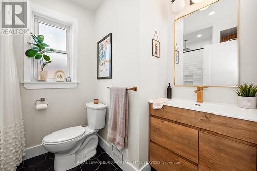 131 Rodgers Road, Hamilton, ON - Indoor Photo Showing Bathroom