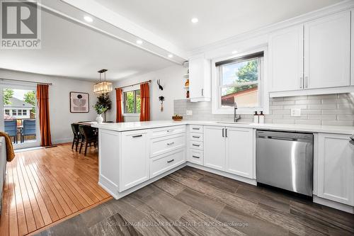 131 Rodgers Road, Hamilton, ON - Indoor Photo Showing Kitchen With Upgraded Kitchen