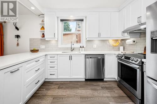 131 Rodgers Road, Hamilton, ON - Indoor Photo Showing Kitchen With Upgraded Kitchen