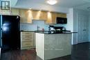 611 - 215 Queen Street E, Brampton, ON  - Indoor Photo Showing Kitchen 