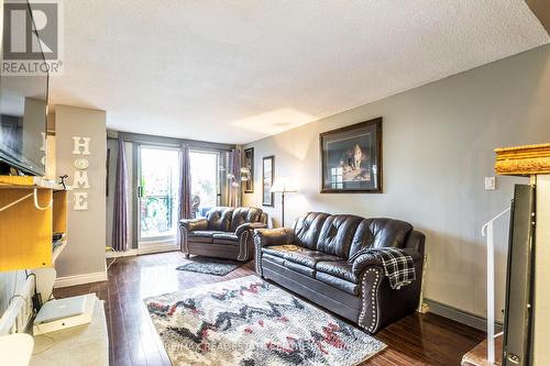 124 - 2095 Roche Court, Mississauga (Sheridan), ON - Indoor Photo Showing Living Room