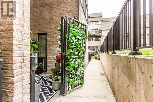 124 - 2095 Roche Court, Mississauga (Sheridan), ON - Outdoor