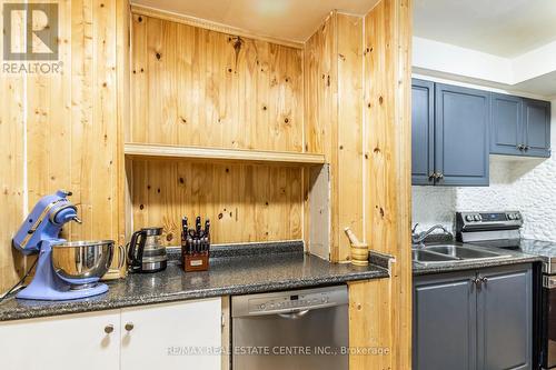 124 - 2095 Roche Court, Mississauga (Sheridan), ON - Indoor Photo Showing Kitchen With Double Sink