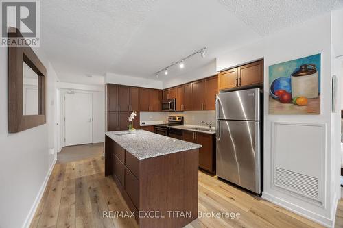 425 - 36 Via Bagnato Boulevard, Toronto, ON - Indoor Photo Showing Kitchen With Stainless Steel Kitchen