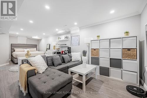 7224 Visor Gate, Mississauga, ON - Indoor Photo Showing Living Room