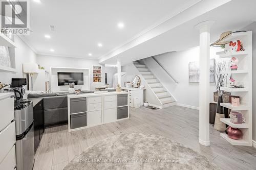 7224 Visor Gate, Mississauga, ON - Indoor Photo Showing Kitchen