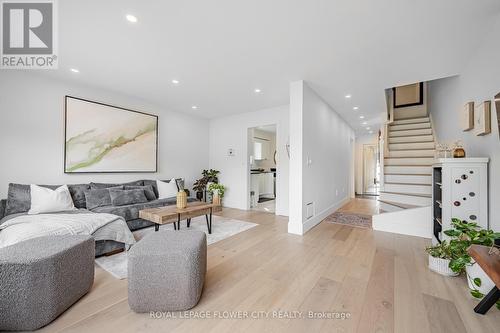 7224 Visor Gate, Mississauga, ON - Indoor Photo Showing Living Room