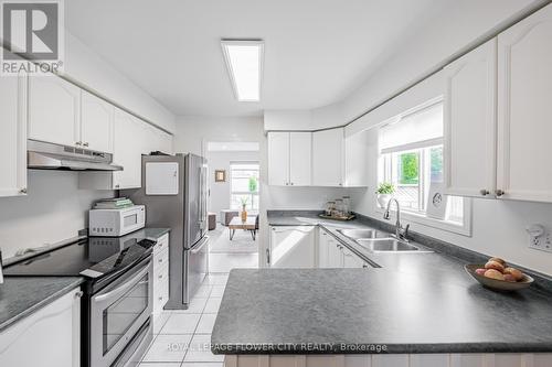 7224 Visor Gate, Mississauga, ON - Indoor Photo Showing Kitchen With Double Sink