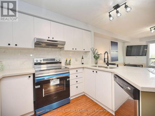 66 - 1240 Westview Terrace, Oakville, ON - Indoor Photo Showing Kitchen With Double Sink