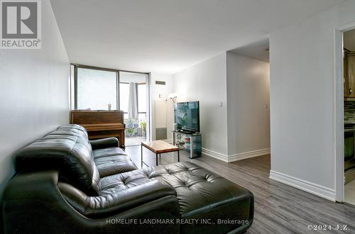 Ph26 - 75 Bamburgh Circle, Toronto, ON - Indoor Photo Showing Living Room