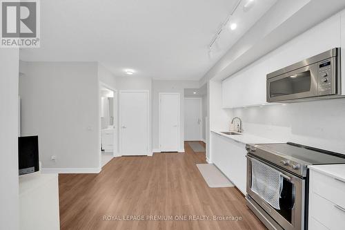 612 - 30 Samuel Wood Way, Toronto, ON - Indoor Photo Showing Kitchen