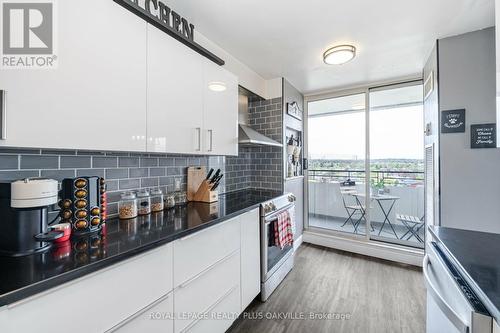 1002 - 1300 Mississauga Valley Boulevard, Mississauga, ON - Indoor Photo Showing Kitchen With Upgraded Kitchen