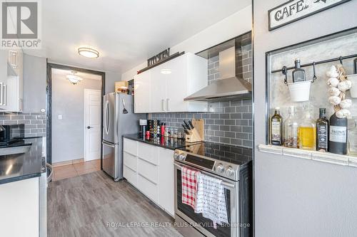 1002 - 1300 Mississauga Valley Boulevard, Mississauga, ON - Indoor Photo Showing Kitchen With Stainless Steel Kitchen