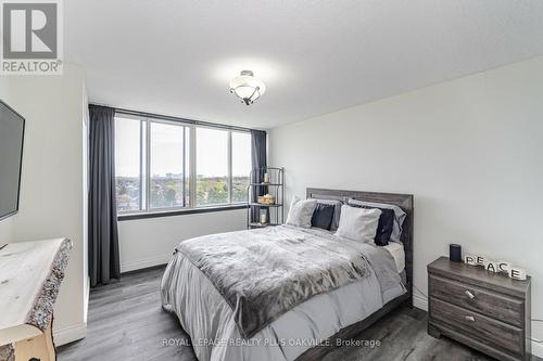 1002 - 1300 Mississauga Valley Boulevard, Mississauga, ON - Indoor Photo Showing Bedroom