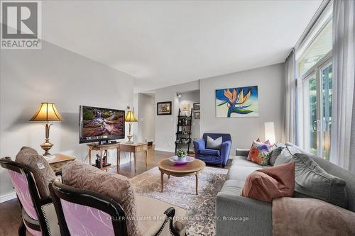 31 Cavotti Crescent, Toronto, ON - Indoor Photo Showing Living Room