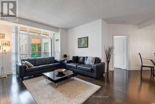 1003 - 20 Bloorview Place, Toronto, ON - Indoor Photo Showing Living Room