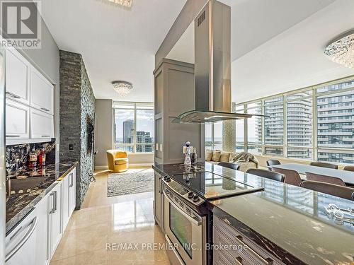 5104 - 65 Bremner Boulevard, Toronto, ON - Indoor Photo Showing Kitchen With Upgraded Kitchen
