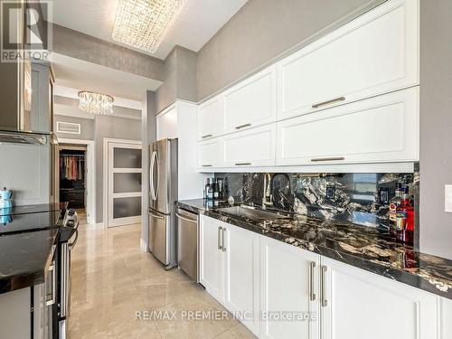 5104 - 65 Bremner Boulevard, Toronto C01, ON - Indoor Photo Showing Kitchen