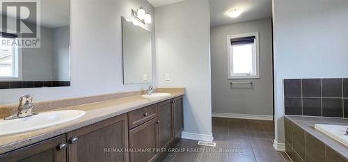 146 Britannia Avenue E, Oshawa (Windfields), ON - Indoor Photo Showing Bathroom