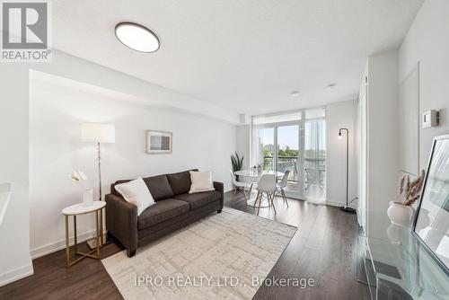 513 - 8 Trent Avenue, Toronto, ON - Indoor Photo Showing Living Room