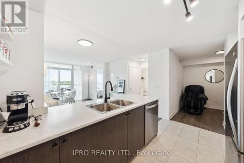 513 - 8 Trent Avenue, Toronto E02, ON - Indoor Photo Showing Kitchen With Double Sink