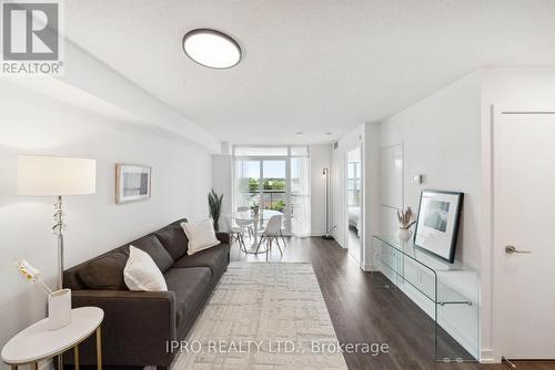 513 - 8 Trent Avenue, Toronto, ON - Indoor Photo Showing Living Room