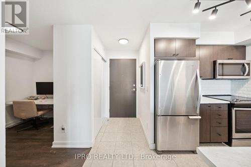 513 - 8 Trent Avenue, Toronto, ON - Indoor Photo Showing Kitchen