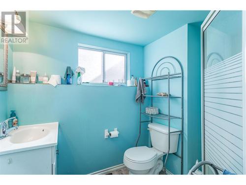 975 Mitchell Road, Kelowna, BC - Indoor Photo Showing Bathroom