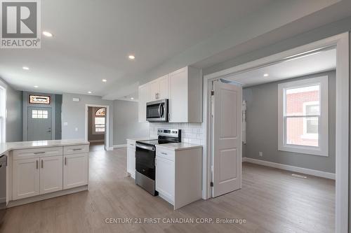 62 Sackville Street, London, ON - Indoor Photo Showing Kitchen