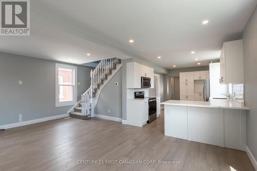 62 Sackville Street, London, ON - Indoor Photo Showing Kitchen