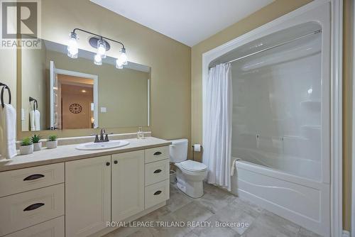 21 St. Andrews Drive, St. Thomas, ON - Indoor Photo Showing Bathroom