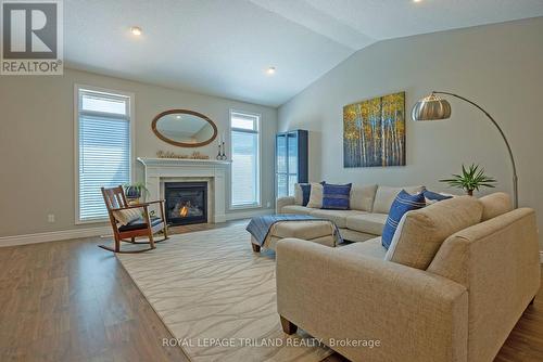 21 St. Andrews Drive, St. Thomas, ON - Indoor Photo Showing Living Room With Fireplace