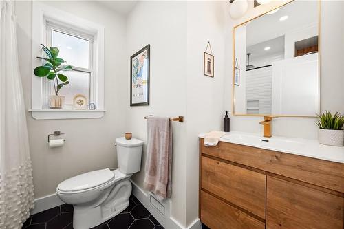 131 Rodgers Road, Hamilton, ON - Indoor Photo Showing Bathroom