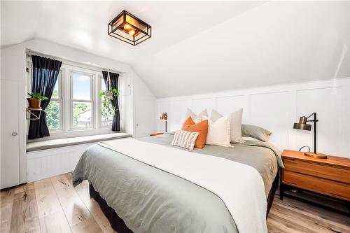 131 Rodgers Road, Hamilton, ON - Indoor Photo Showing Bedroom