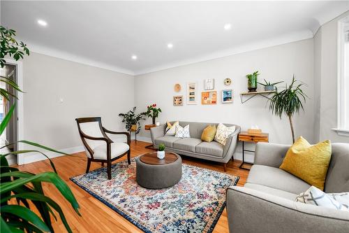 131 Rodgers Road, Hamilton, ON - Indoor Photo Showing Living Room