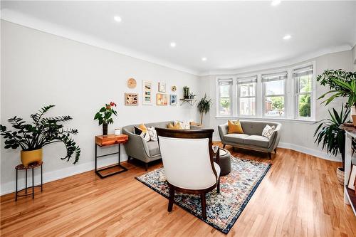 131 Rodgers Road, Hamilton, ON - Indoor Photo Showing Living Room