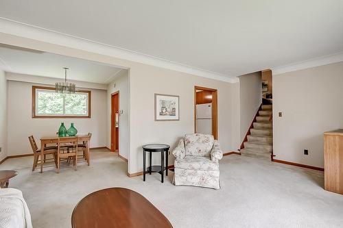 368 East Side Crescent, Burlington, ON - Indoor Photo Showing Living Room