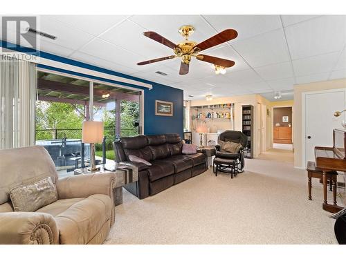 1340 Gibson Road, Kelowna, BC - Indoor Photo Showing Living Room