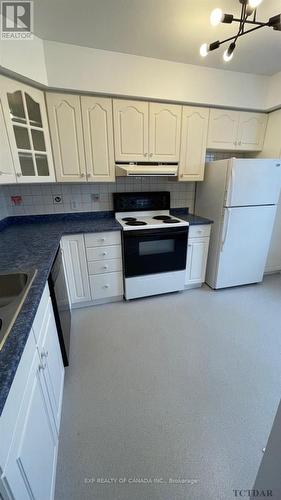 127 Fifth Street, Cochrane, ON - Indoor Photo Showing Kitchen