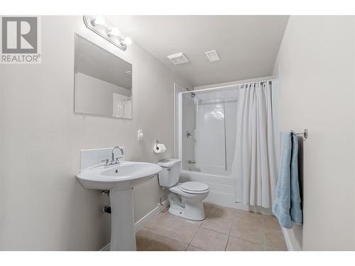 2042 Moonbeam Close, West Kelowna, BC - Indoor Photo Showing Bathroom