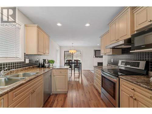 2042 Moonbeam Close, West Kelowna, BC - Indoor Photo Showing Kitchen With Double Sink