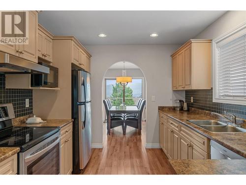2042 Moonbeam Close, West Kelowna, BC - Indoor Photo Showing Kitchen With Double Sink