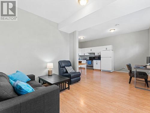 3559 Glen Eagles Court, West Kelowna, BC - Indoor Photo Showing Living Room