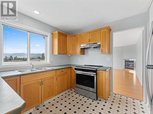 3559 Glen Eagles Court, West Kelowna, BC - Indoor Photo Showing Kitchen With Double Sink