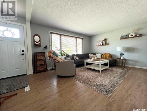 317 Alder Place, Swift Current, SK - Indoor Photo Showing Living Room